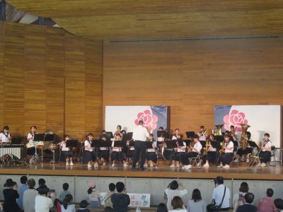 中部中学校吹奏楽による「バラコンサート」